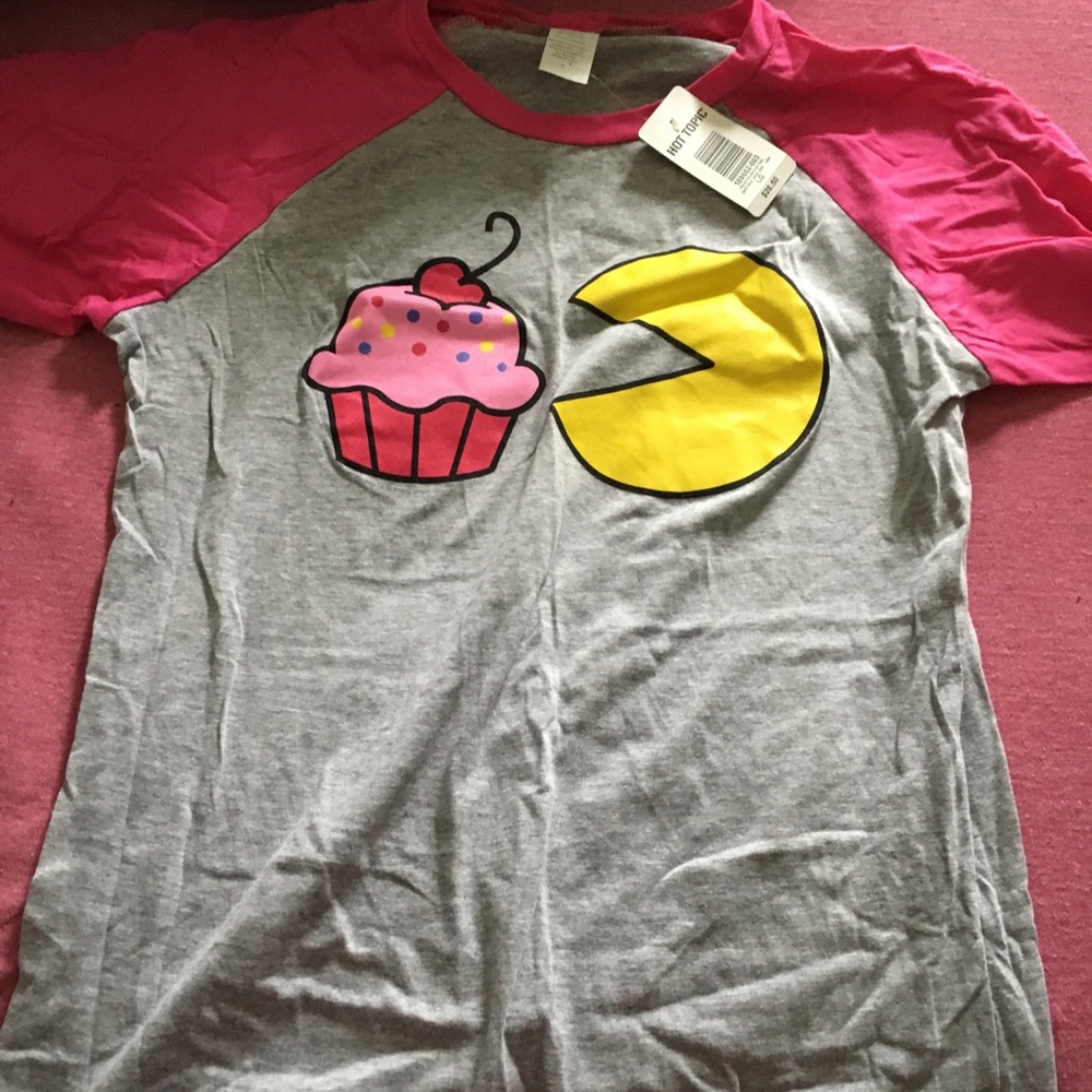 Pac-Man cupcake shirt